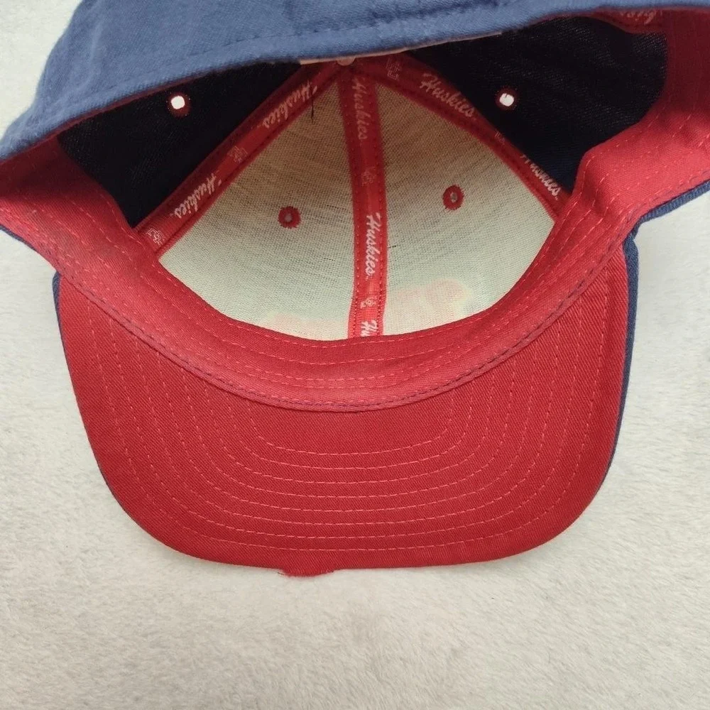 UConn Huskies New Era Hat Cap Fitted Mens 7 1/4 Blue Embroidered NCAA Basketball